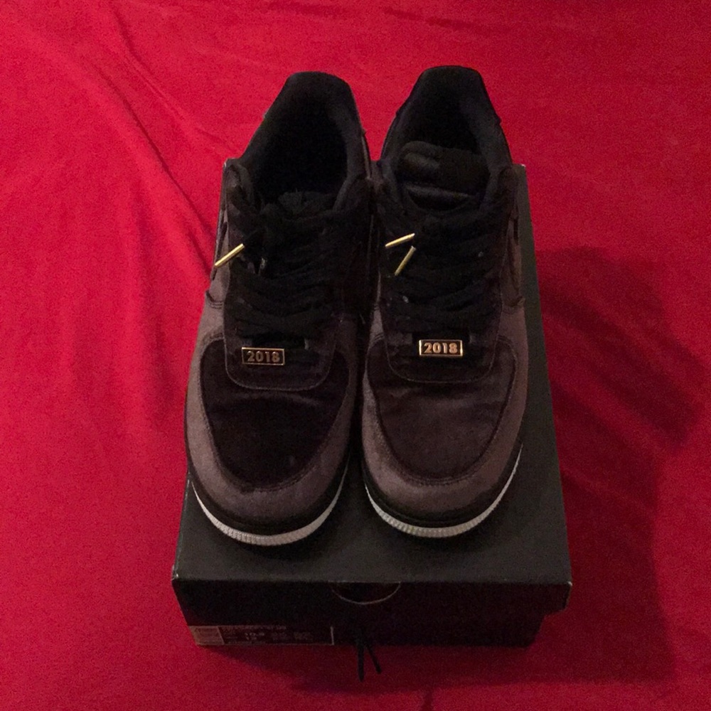 Nike Air Force 1 Velvet “Rose”